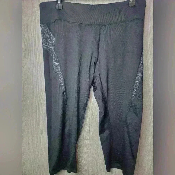 Half Moon by Modern Movement black and white workout leggings size XL. - Picture 1 of 3